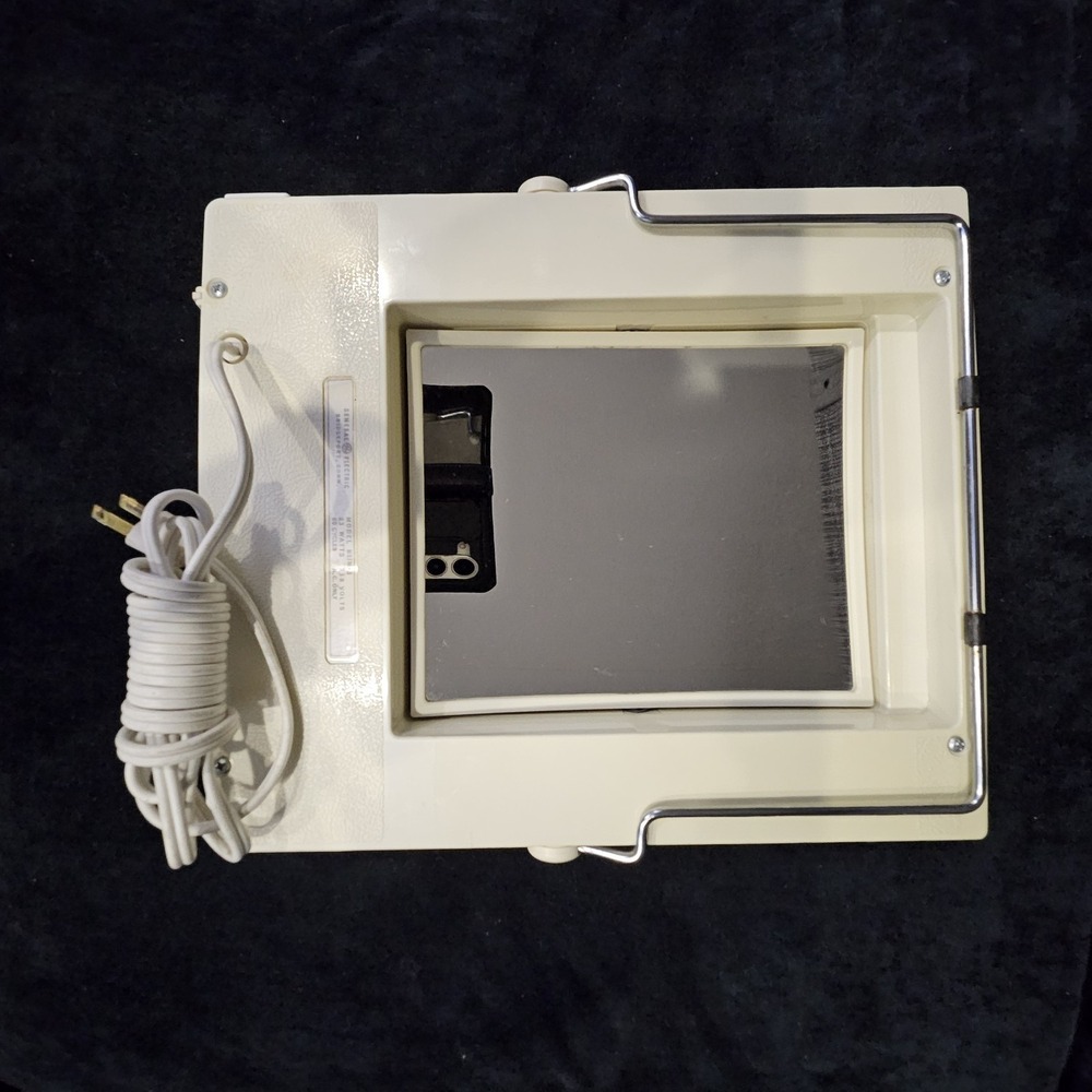 General Electric Deluxe Make Up Light Up Mirror Reversible Zoom Vintage TESTED - Picture 4 of 13